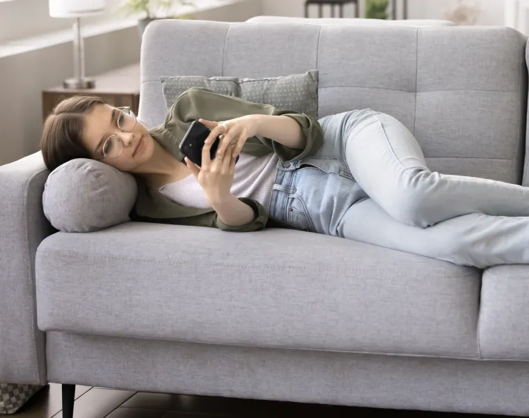 Proč nás dopamin udržuje u telefonu?