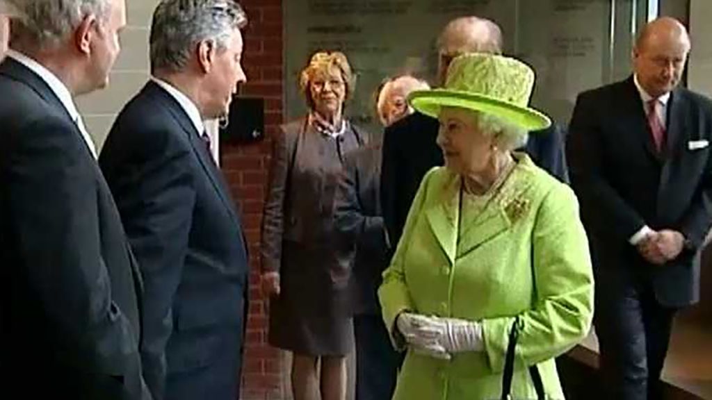 Podání ruky mezi Alžbětou II. a exšéfem IRA