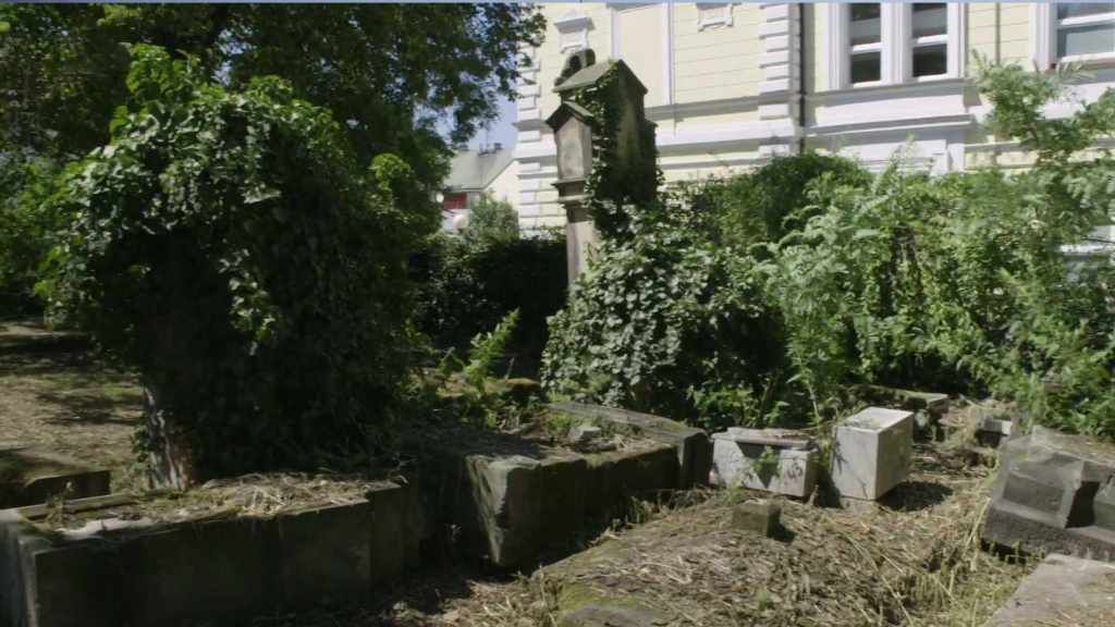 Hřbitovy patří za město: Reformy Josefa II. v pohřebnictví