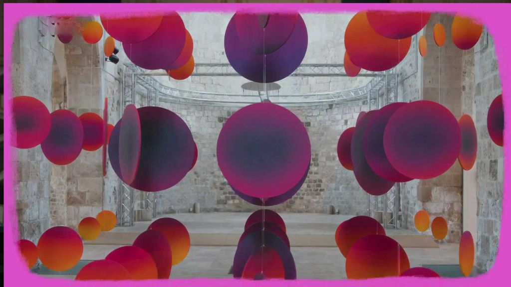 Patří obrazy jen do galerie?