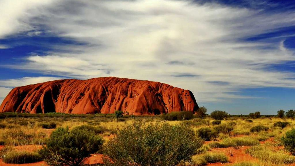 Hora Uluru bez turistů