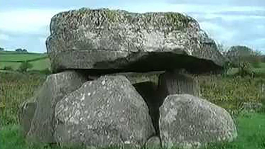 Irsko: Megalitické památky