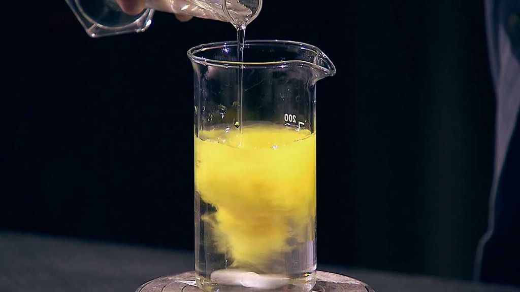 Pokus: Reakce rtuťnatých iontů s jodidem draselným