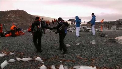 Antarktida trpí přívalem turistů