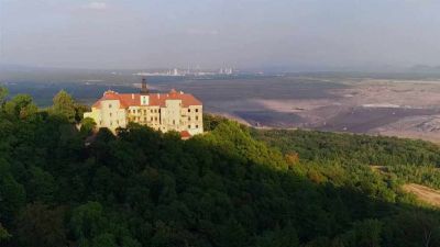 Těžební krajina v okolí zámku Jezeří