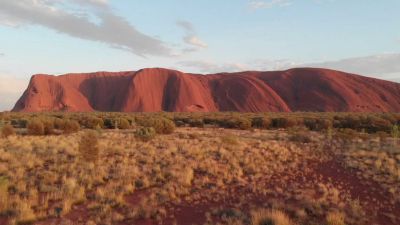 Uluru a Kata Tjuta z ptačí perspektivy