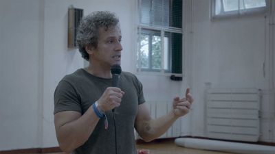 Manipulativní techniky propagandy: Zkreslení, autorita, emoce