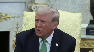 Trump proti médiím: Kritika, tlak na novináře a hrozby odebráním licencí (březen 2026)