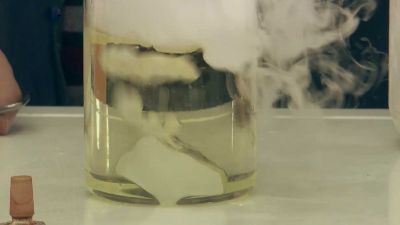 Pokus: Suchý led a methylčerveň