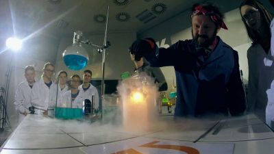 Pokus: Prskavka v kapalném dusíku